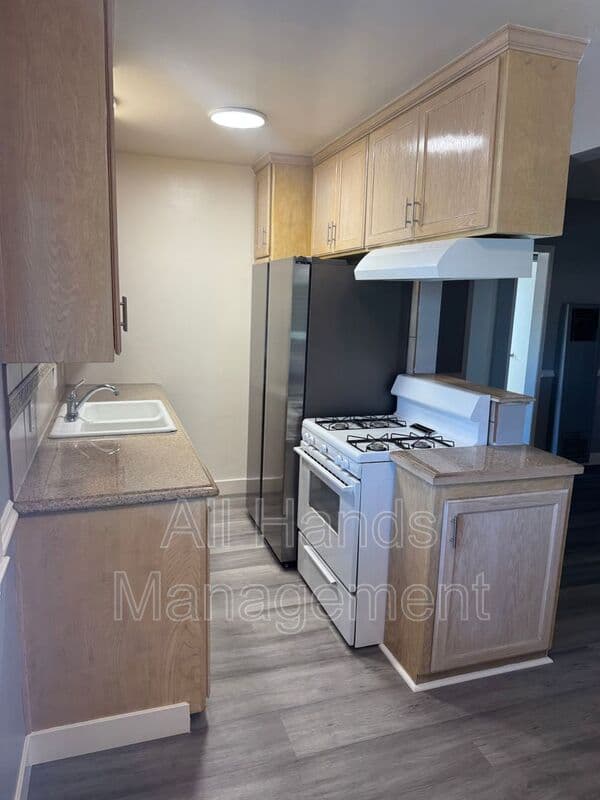 Long Beach Condo: 231 Loma Avenue