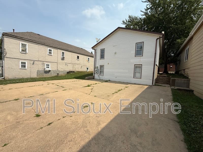 Sioux Falls Townhome: 211 N Fairfax Ave