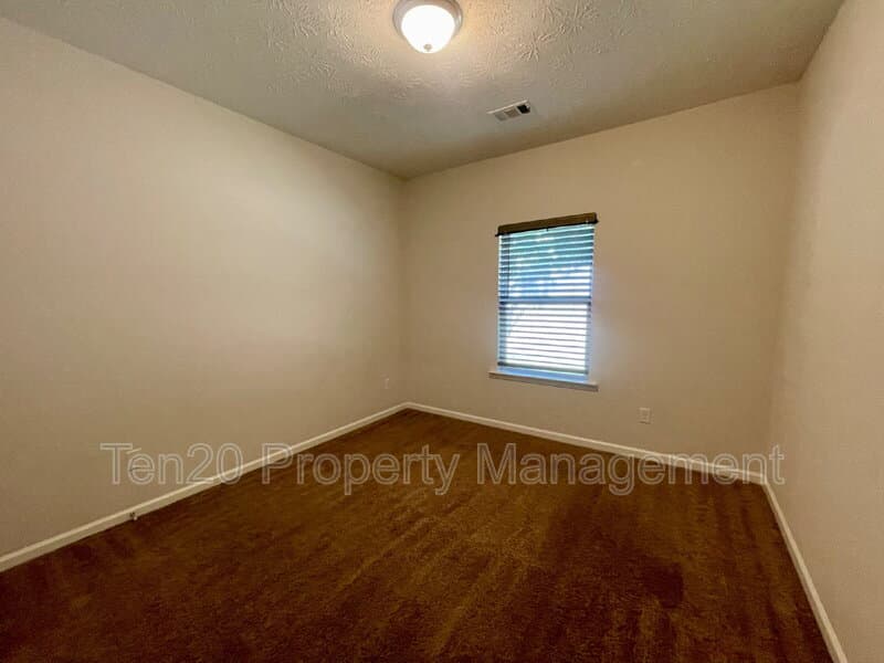 Phenix City House: 36 Willow Trace Dr