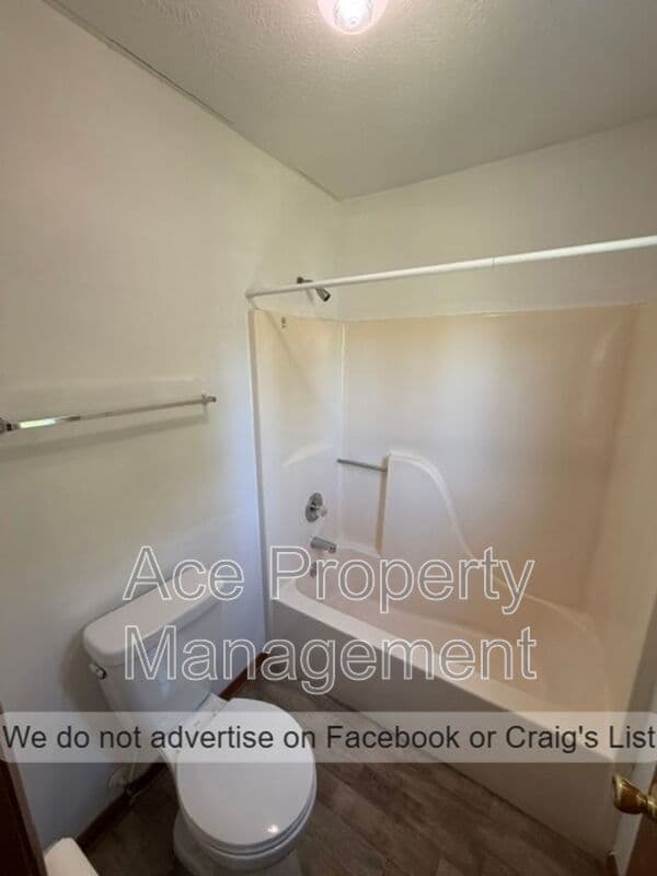 Fayetteville House: 7796 Adrian Drive