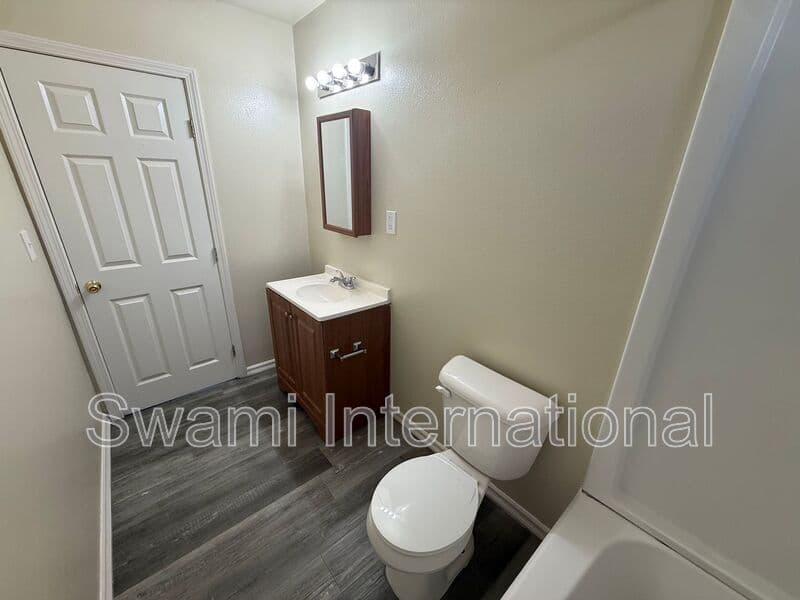 Los Angeles Condo: 1153 E. 61st St.