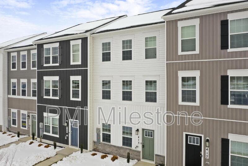 Charles Town Townhome: 413 Eclipse St