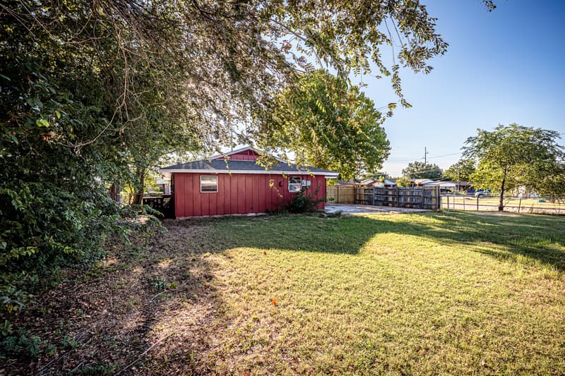 Lawton House: 3015 Northeast Pioneer Boulevard