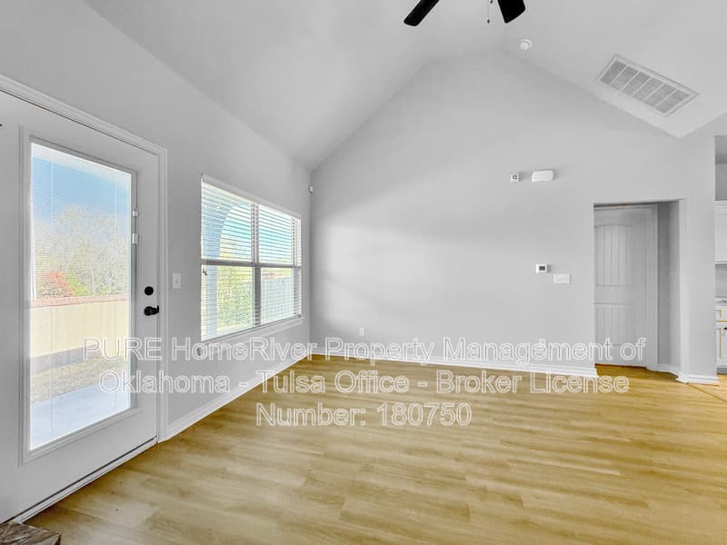 Jenks House: 209 W 111th Pl S
