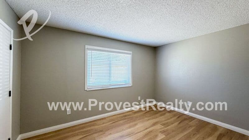 Hesperia House: 16397 Spruce St