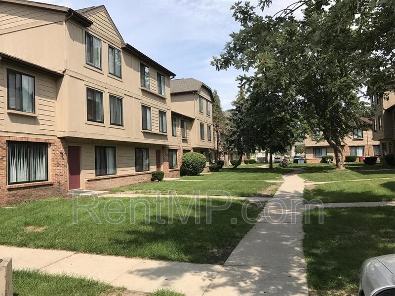 Mt Pleasant Townhome: 1825 S Crawford - Unit E02