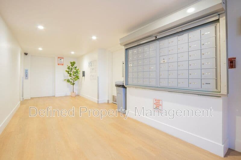 Valley Village Condo: 5807 Laurel Canyon Boulevard