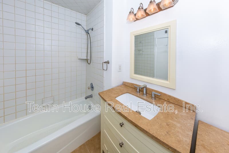 Santa Clarita House: 22327 Espuella Drive