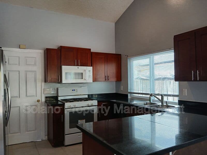 Vallejo House: 400 Mokelumne Drive