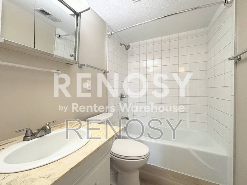 Urbandale Condo: 4211 65th St