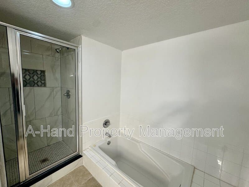 Davenport Condo: 522 Australian Way