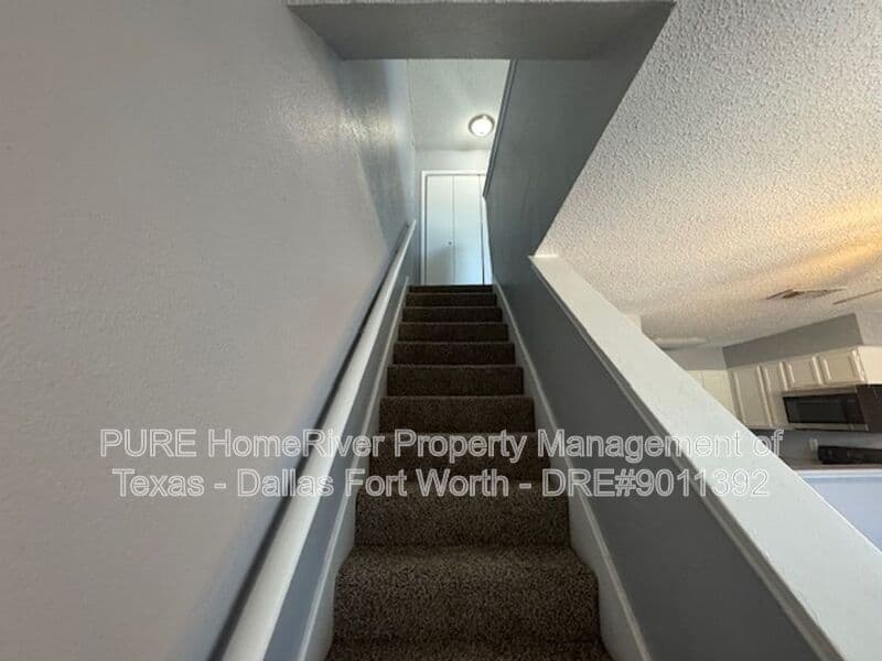 Irving Apartment: 4002-4004 W. Pioneer Dr