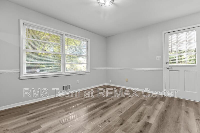 Snellville House: 1834 Dogwood Ct