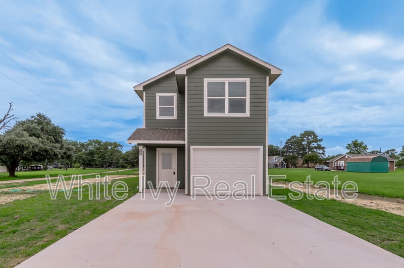 Point Blank House: 250 N Shady Oaks