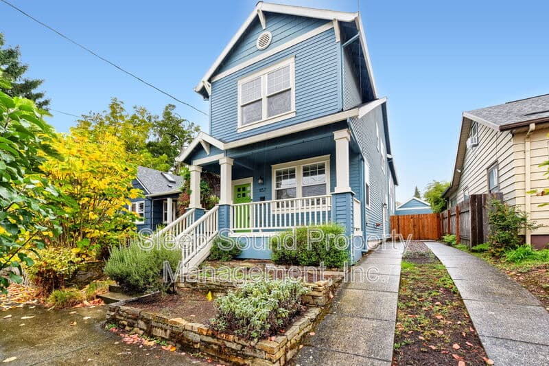 Portland House: 857 N Winchell St