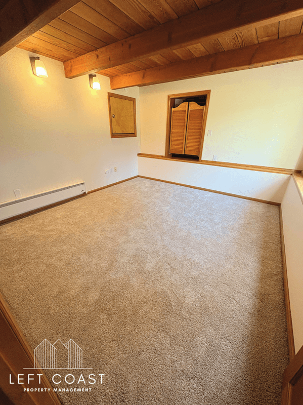 Waldport House: 7205 Southwest Burl Drive