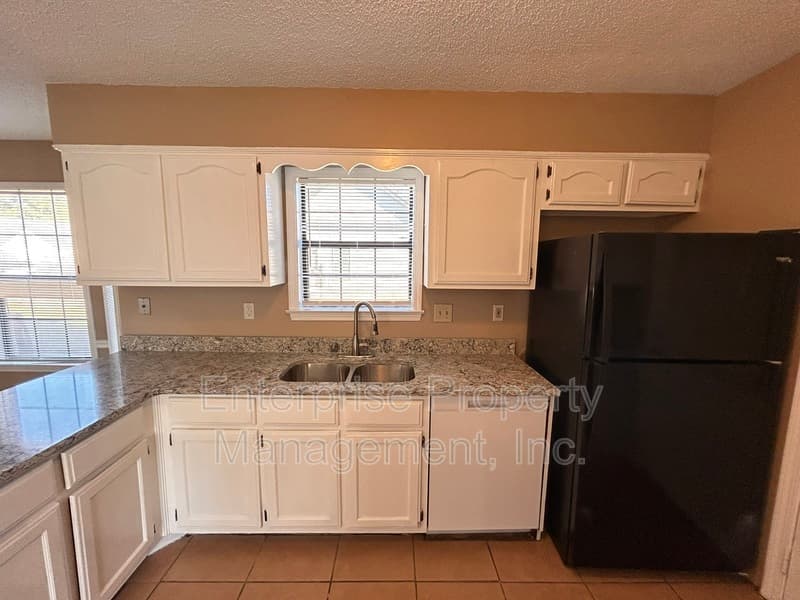 Cordova House: 7828 Bland Lane