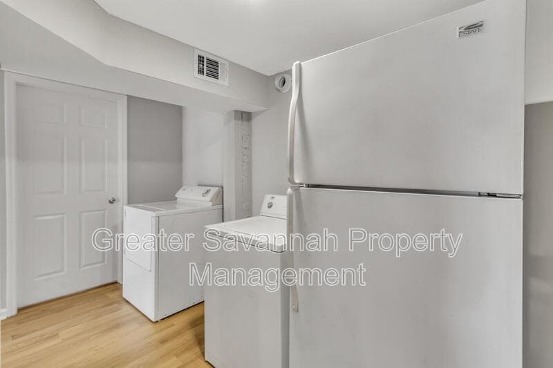 Savannah House: 916 East 35th Street