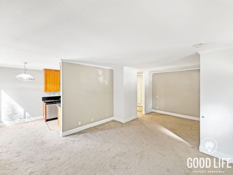 La Jolla Condo: 8512 Via Mallorca