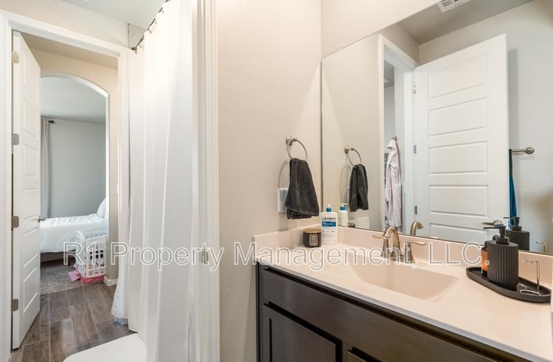 Los Lunas House: 3771 Santa Fe Trail