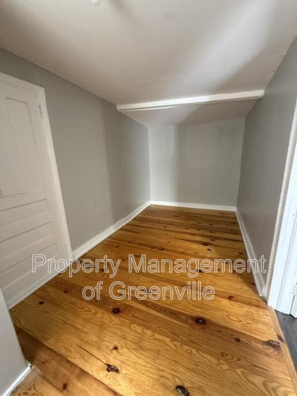 Greenville House: 33 6th Street