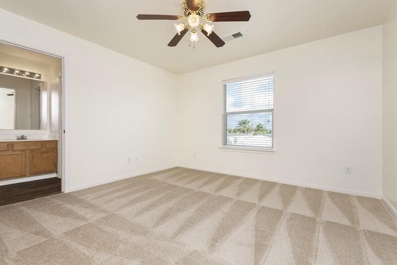 Dickinson Townhome: 5007 Akumal Calle