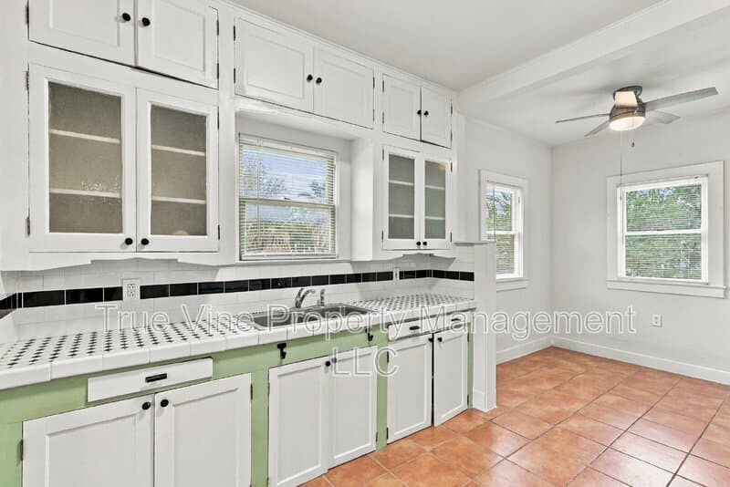San Antonio House: 1446 Fulton Avenue