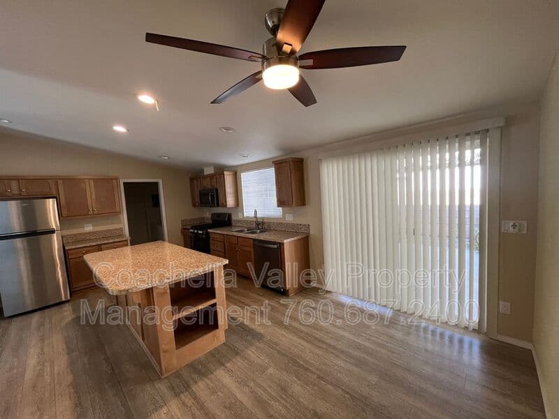 Desert Hot Springs House: 15300 Palm Dr