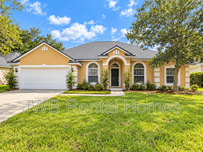 Saint Johns House: 557 Grand Parke Dr