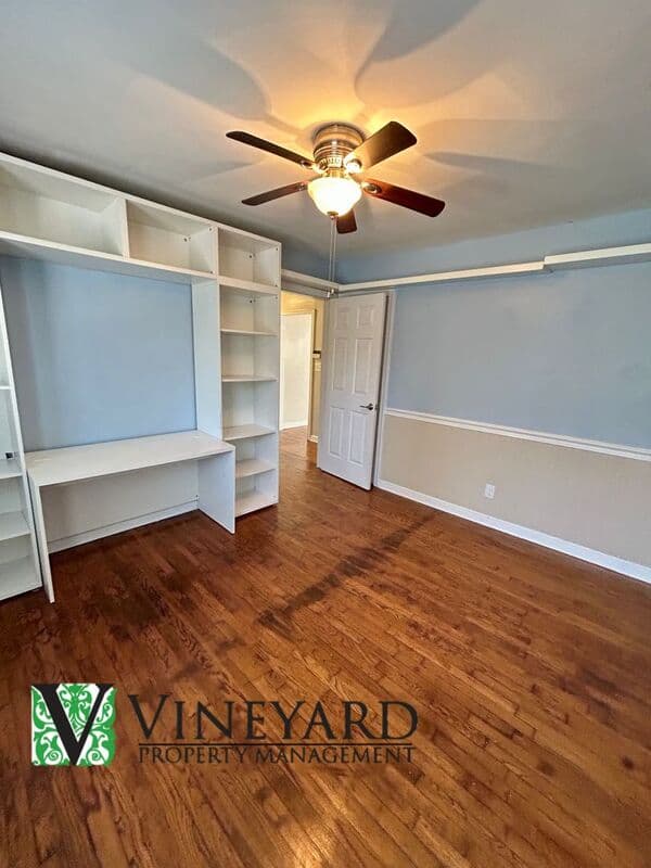 Smyrna House: 1995 Benson Ave SE