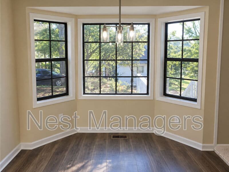 Fayetteville House: 737 Maxine Street