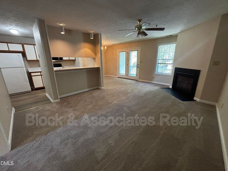 Fayetteville House: 259-7 Waterdown Drive