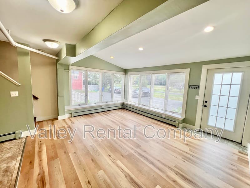 Hadley Condo: 132 Middle Street - 3