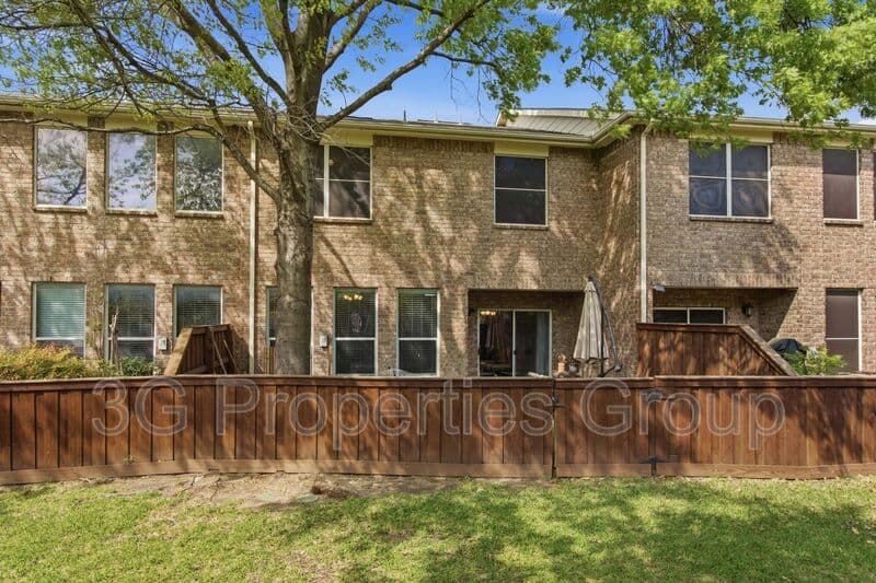 Lewisville House: 2925 St. Andrews Drive
