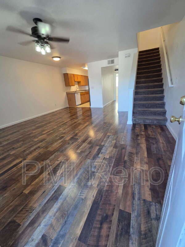 Reno Townhome: 421 Holcomb Avenue