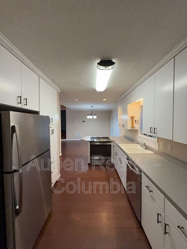 Irmo House: 108 Riverwalk Ct