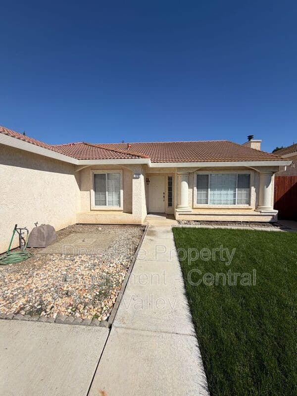 Los Banos House: 1648 Alberta St.