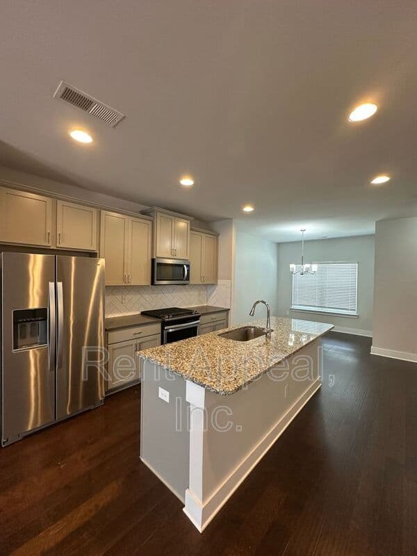 Doraville House: 3779 Oxford Circle