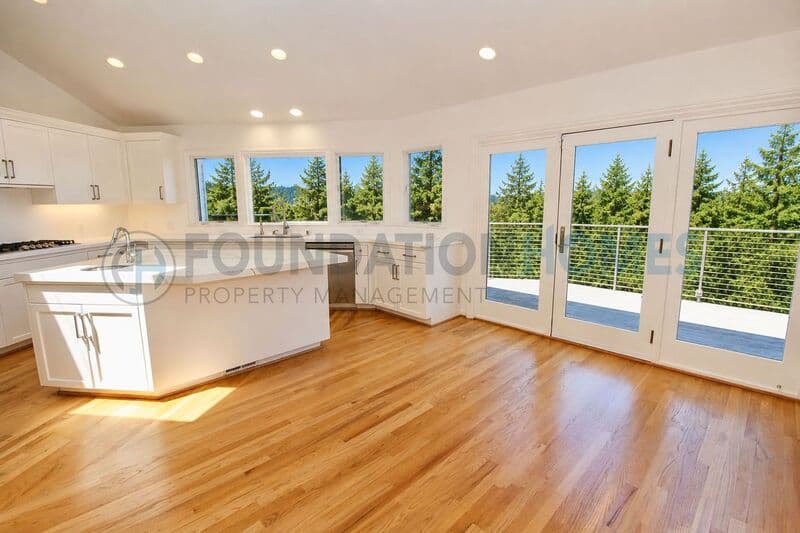 Kentfield House: 309 Crown Rd