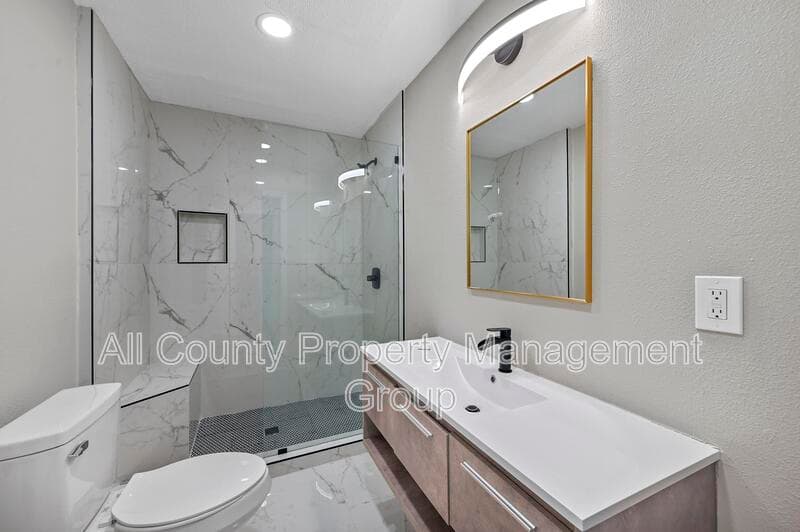 Dallas House: 3677 Rockdale Drive