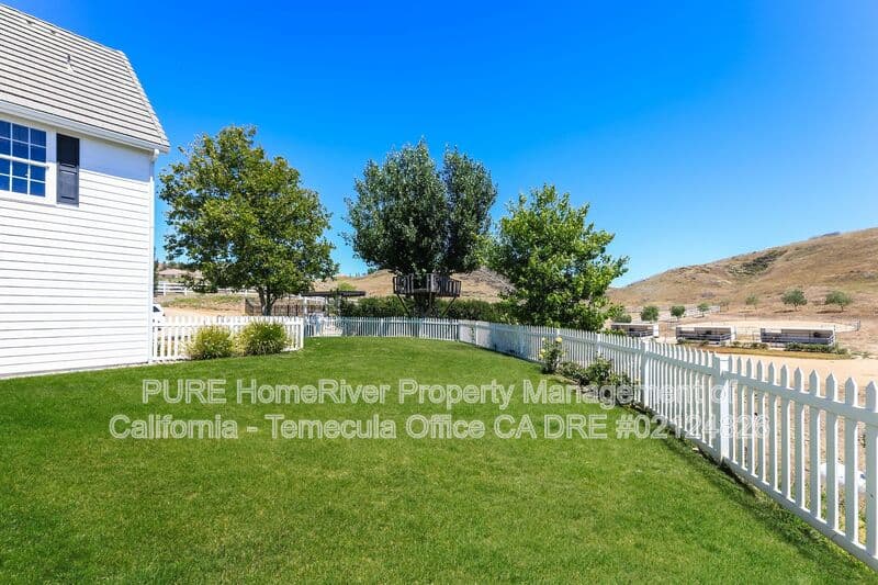 Murrieta House: 36475 Avenida La Cresta