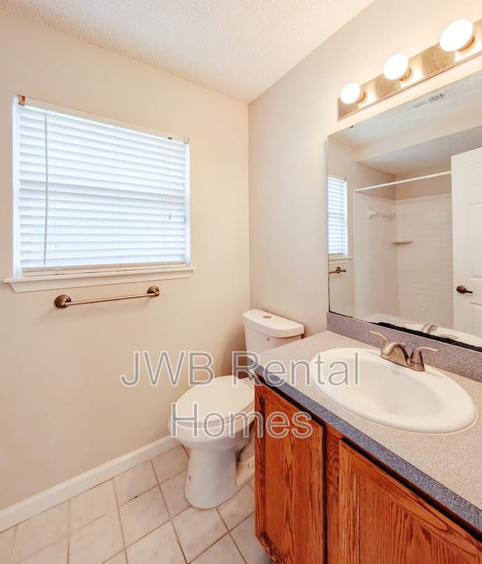 Jacksonville House: 4483 Cobblefield Cir E