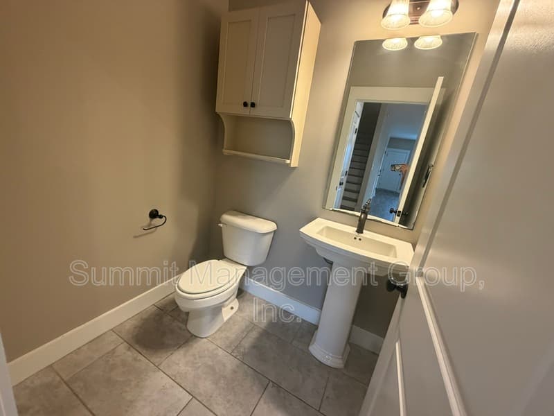 Jackson Condo: 860 S Harkness Street, Unit D