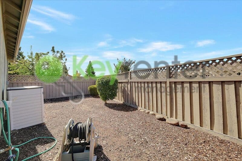 Lincoln House: 2532 Woodacre Lane