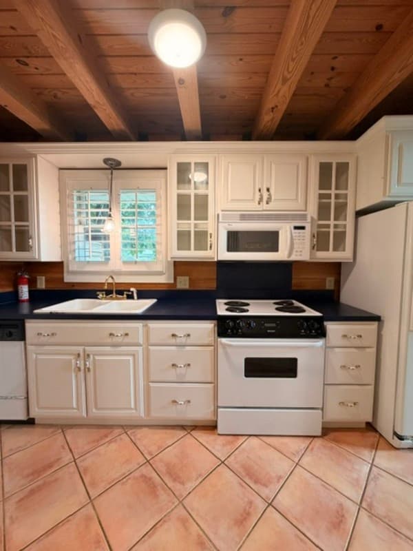 Prosperity House: 127 Oak Pointe Road