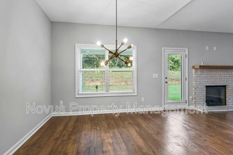 Carrollton House: 122 Cedar Park Way