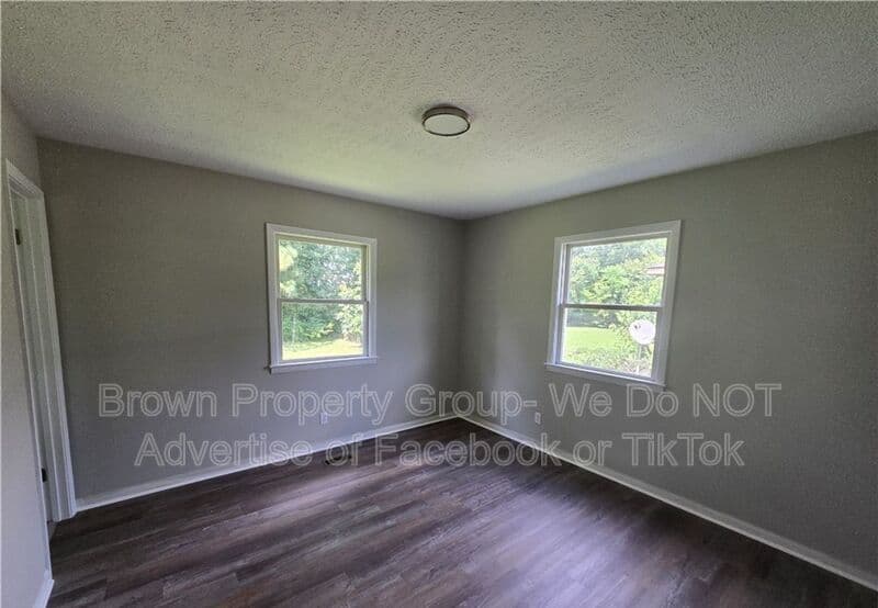 Fayetteville House: 303 Cartwright Dr