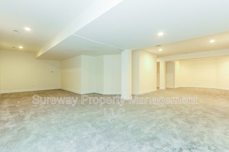 Monroe Township House: 17 Greylynne Drive
