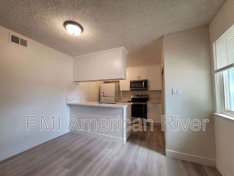 Citrus Heights Townhome: 6501 Greenback Ln