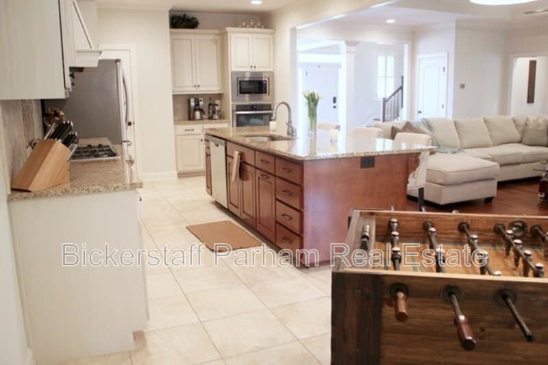 Columbus House: 7165 Bridgemill Drive